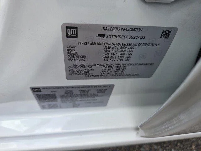 Used 2025 Summit White GMC SLT image 32