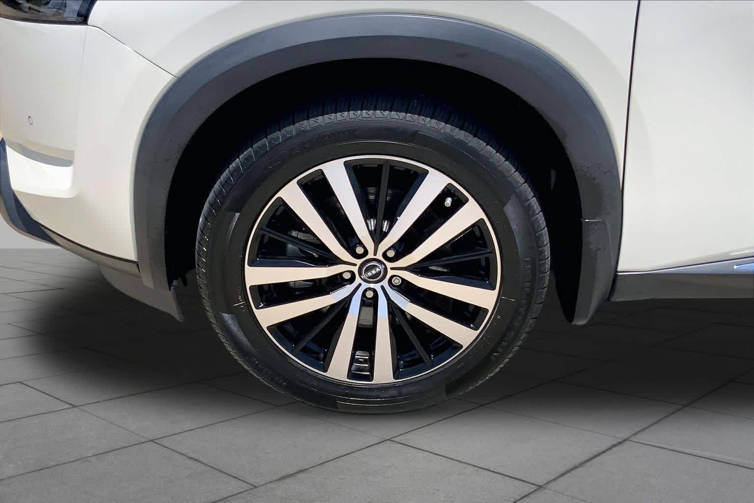 Used 2024 Pearl White Tricoat/Super Black Nissan Platinum image 11