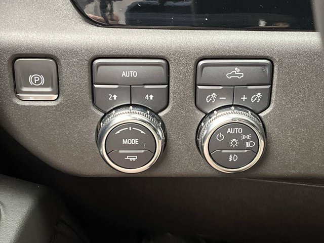 Used 2024 Summit White GMC Elevation image 18