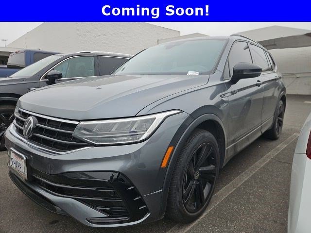 2023 Volkswagen Tiguan 2.0T SE R-Line Black's photo