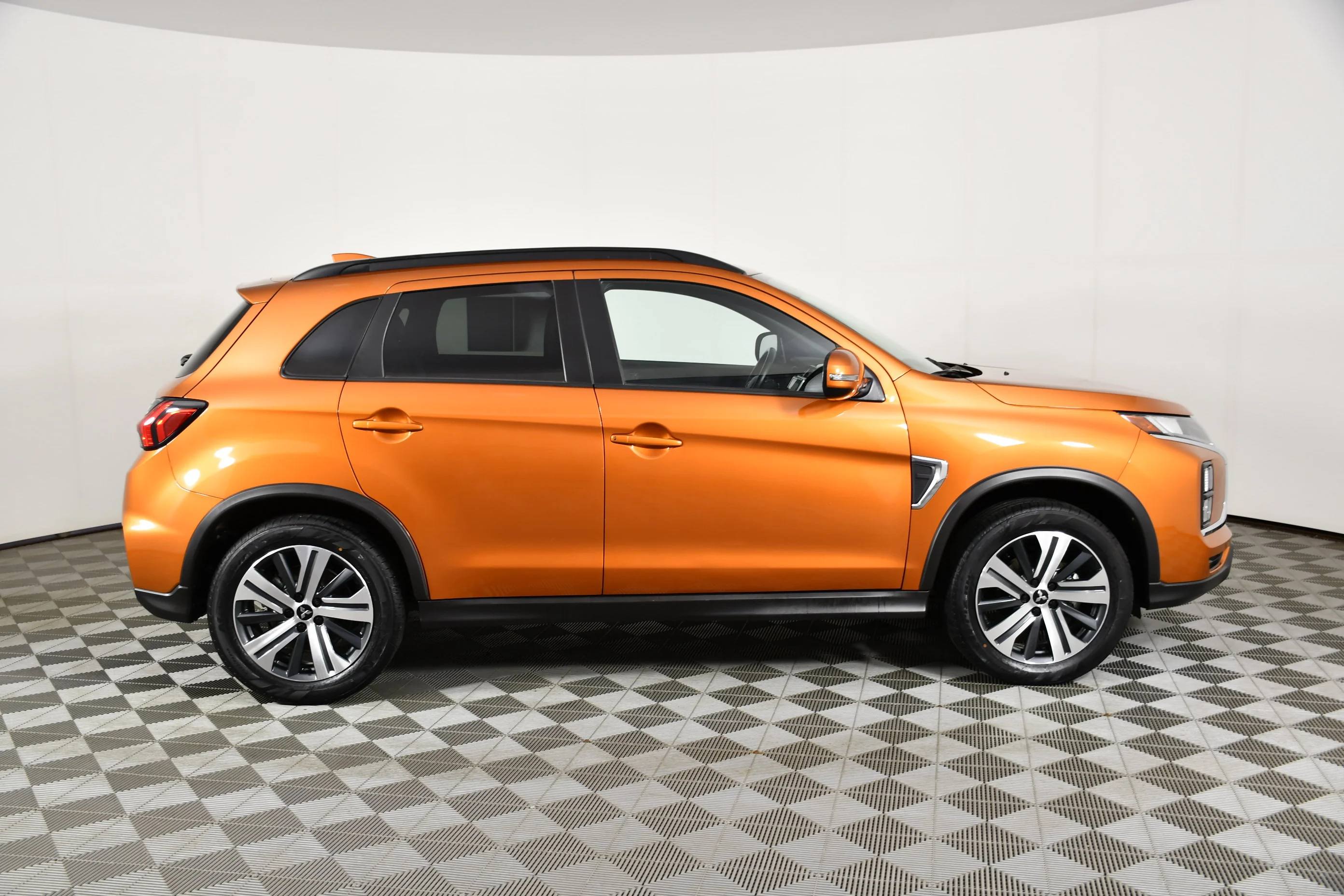Certified Used 2022 Orange Sunrise Metallic Mitsubishi GT image 5