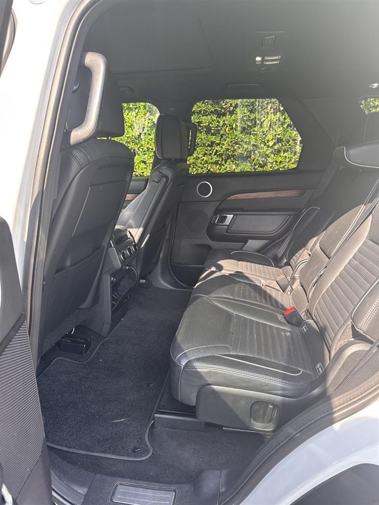 Used 2018 Fuji White Land Rover HSE Luxury image 7