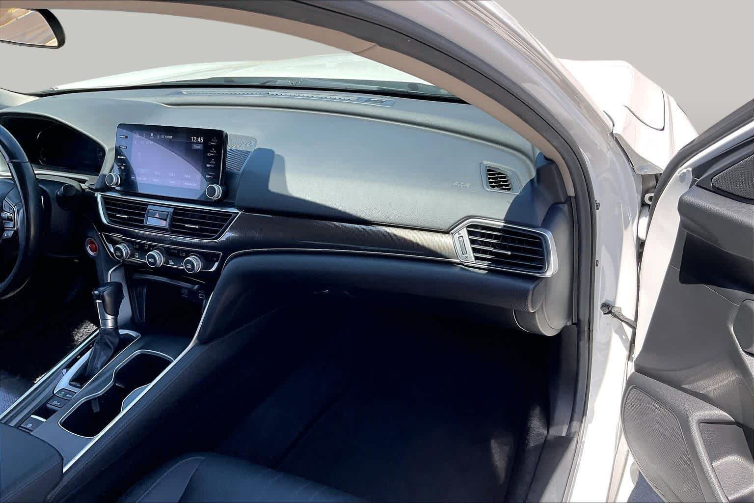 Used 2021 Platinum White Pearl Honda Sport SE image 18