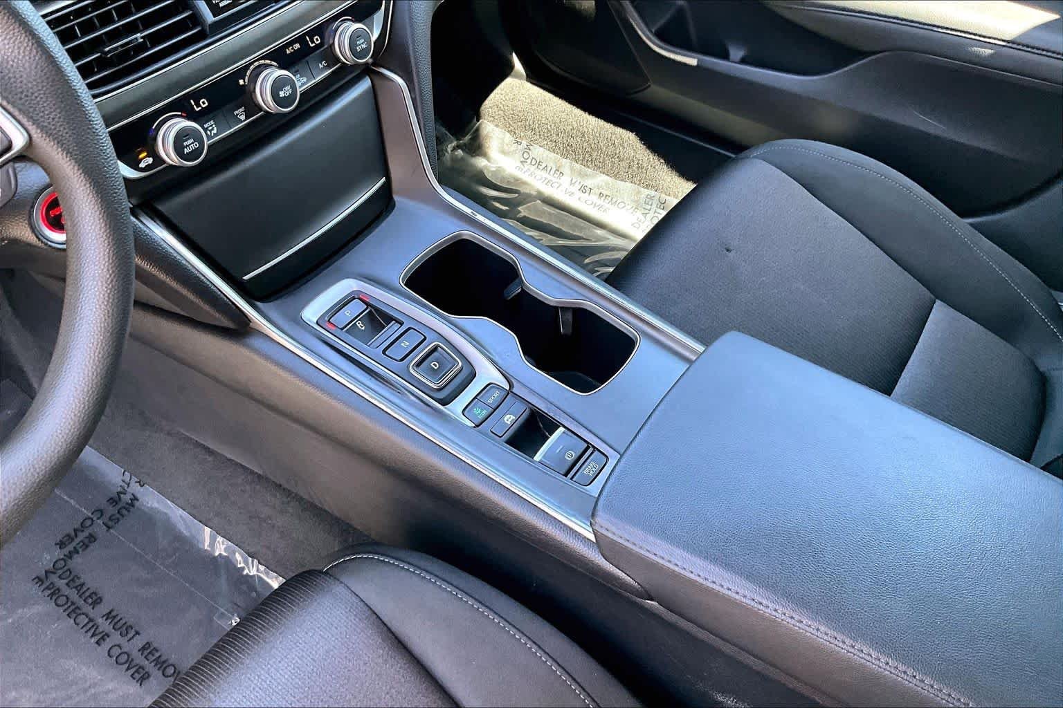 Used 2020 Platinum White Pearl Honda  image 16