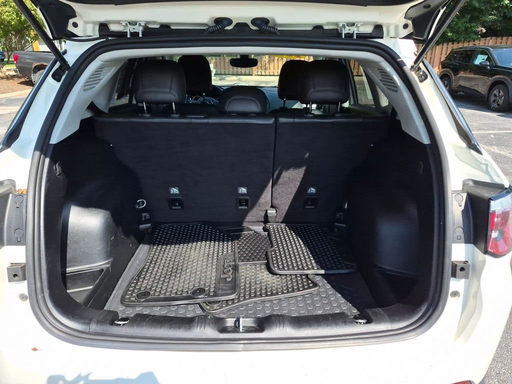 Used 2019 White Clearcoat Jeep Latitude image 10