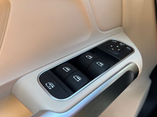 Used 2020  Mercedes-Benz GLB 250 image 26