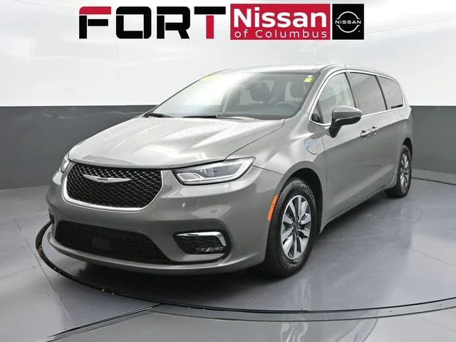 2023 Chrysler Pacifica Hybrid Touring L Hybrid's photo