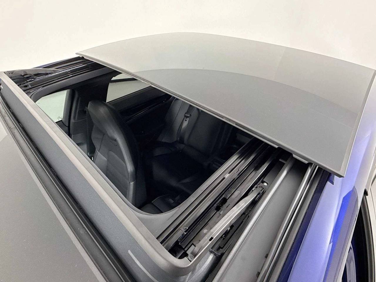 2026 Porsche Panamera 4 E-Hybrid - Photo 23