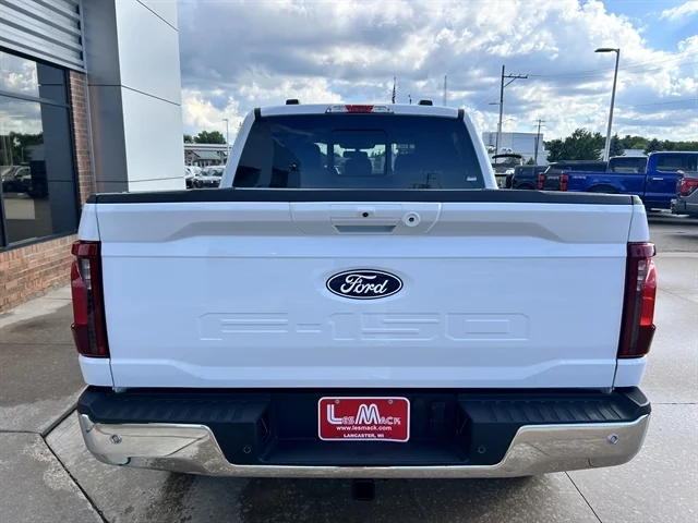 New 2026 Oxford White FORD XLT image 5