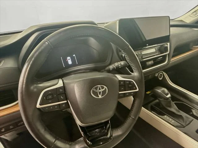 Certified Used 2024 WIND CHILL PEARL Toyota  image 11