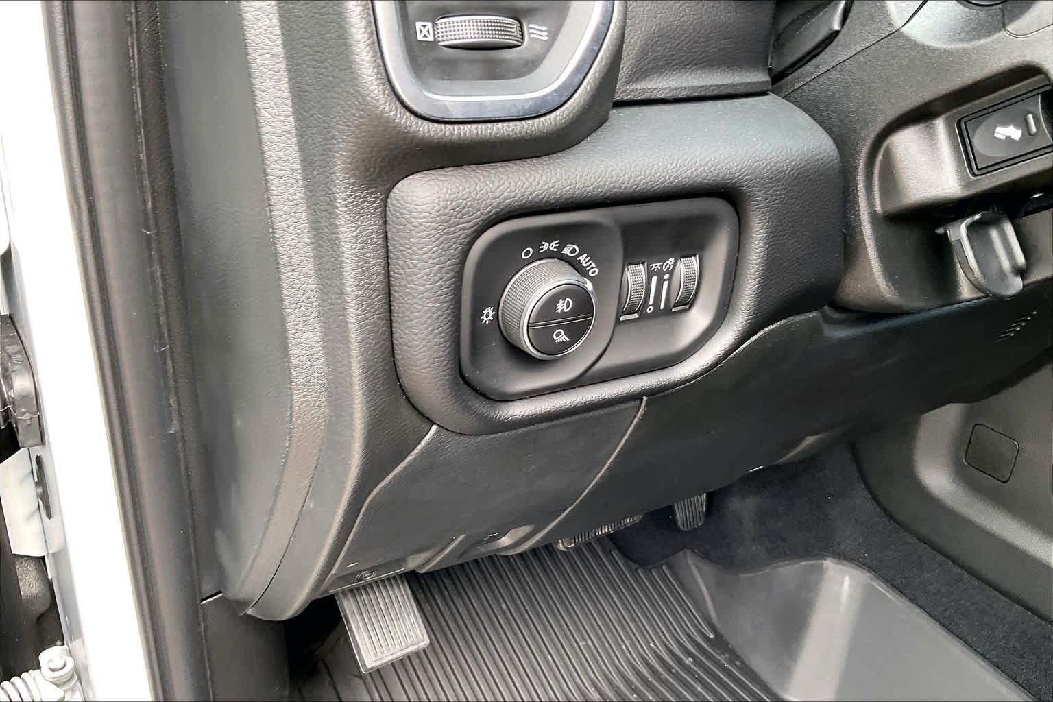 New 2026 Bright White Clear-Coat Exterior Paint RAM Laramie image 18