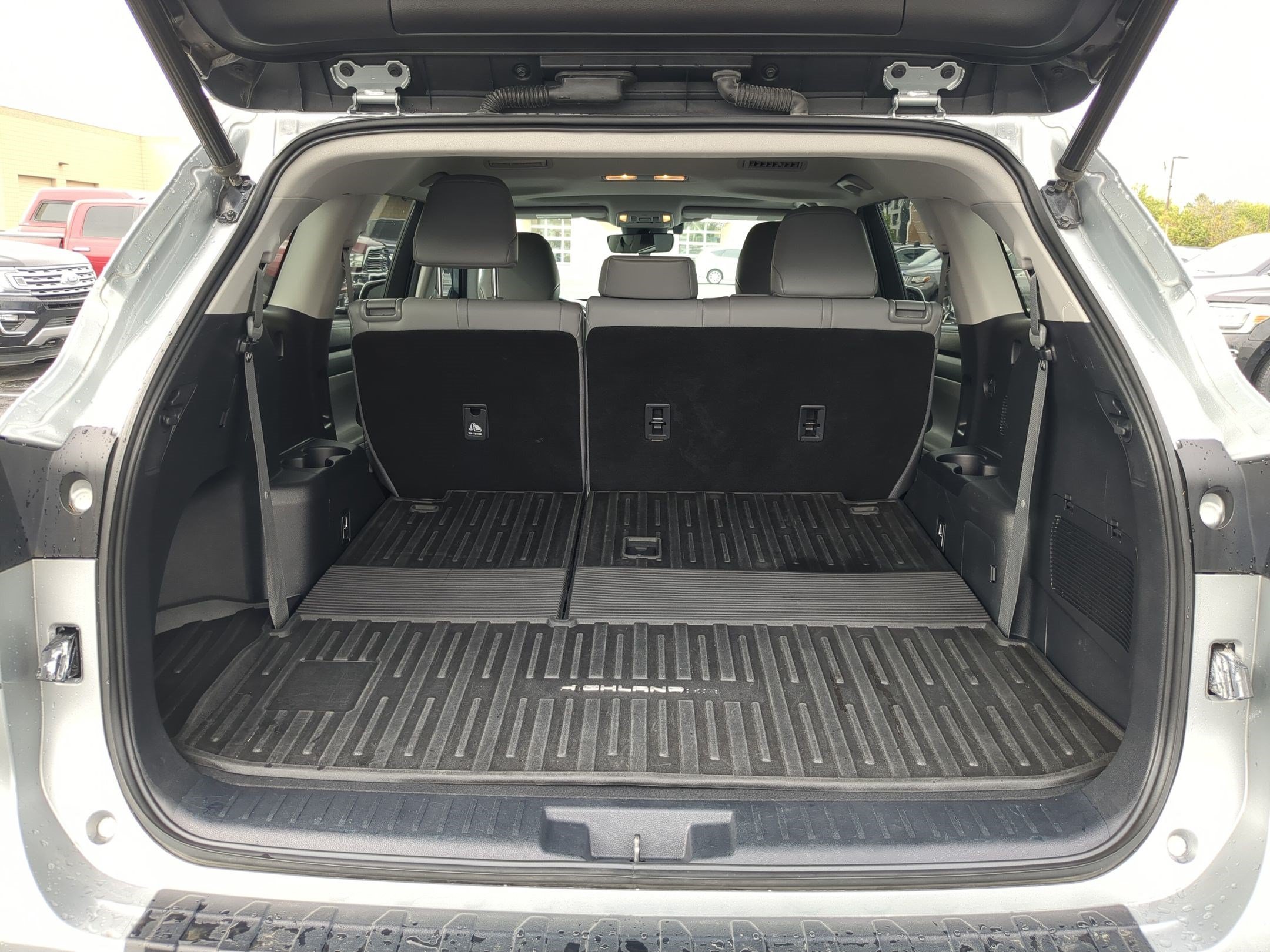 Used 2020 Celestial Silver Metallic Toyota Hybrid XLE image 30