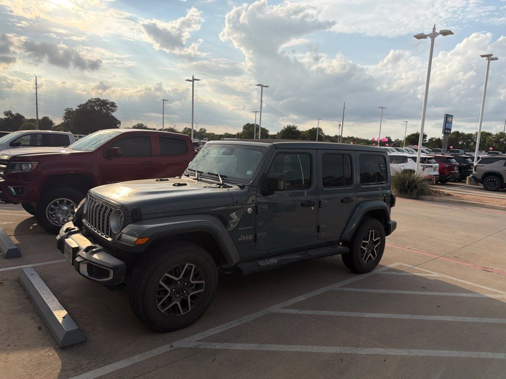 Used 2024 Gray Jeep 4-Door Sahara 4x4 image 4