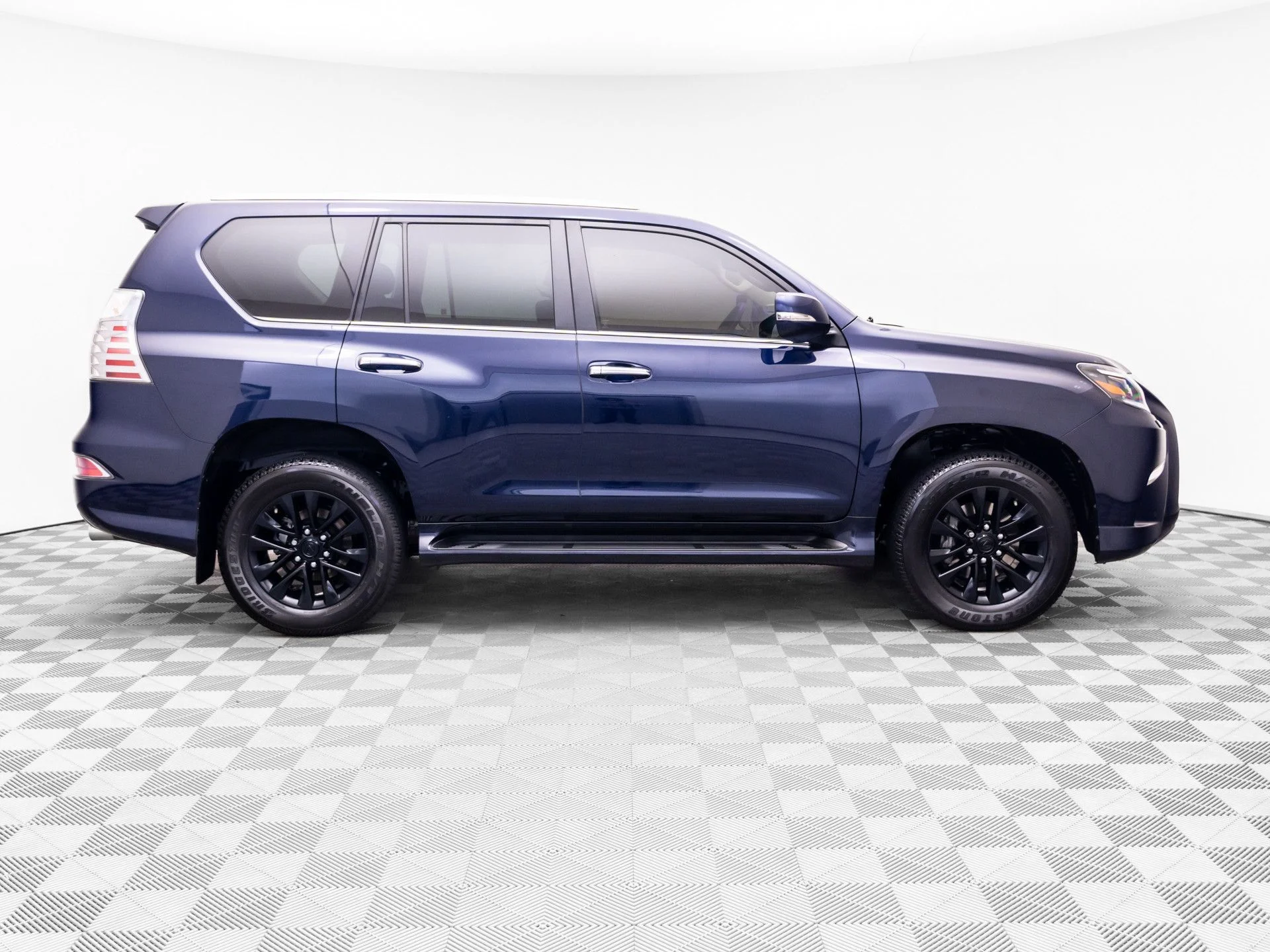 Used 2022 Blue Lexus 460 image 6