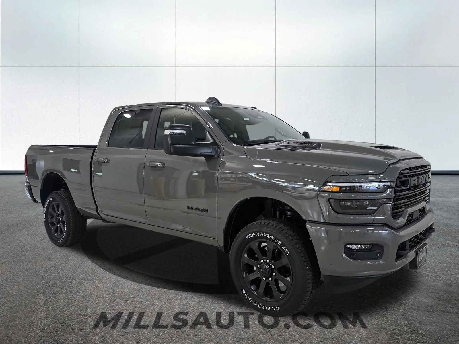 New 2026 Ceramic Gray Clear-Coat Exterior Paint RAM Laramie image 10