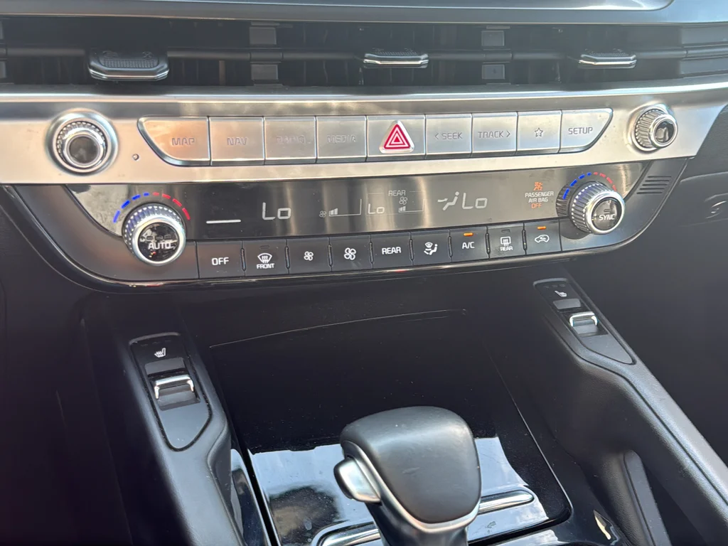 Used 2025 Black Kia S image 21