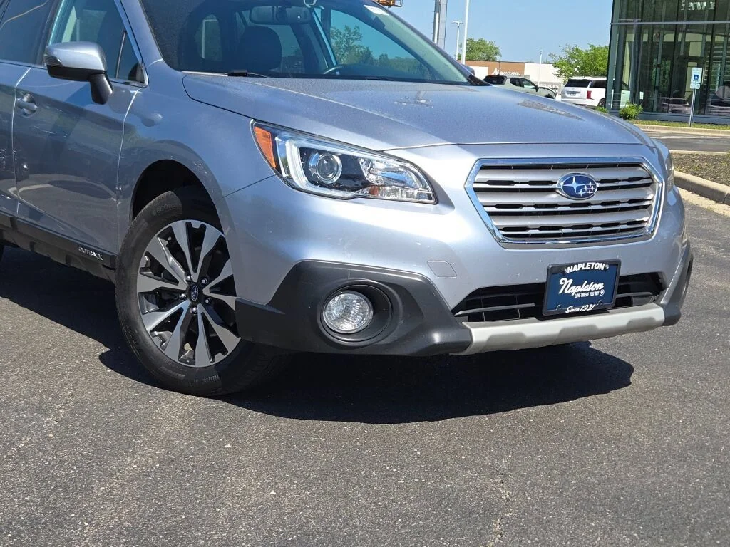 Used 2016 Silver Subaru 2.5i image 2