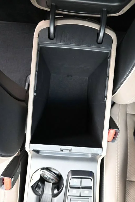 Used 2019 White Hyundai Ultimate image 25