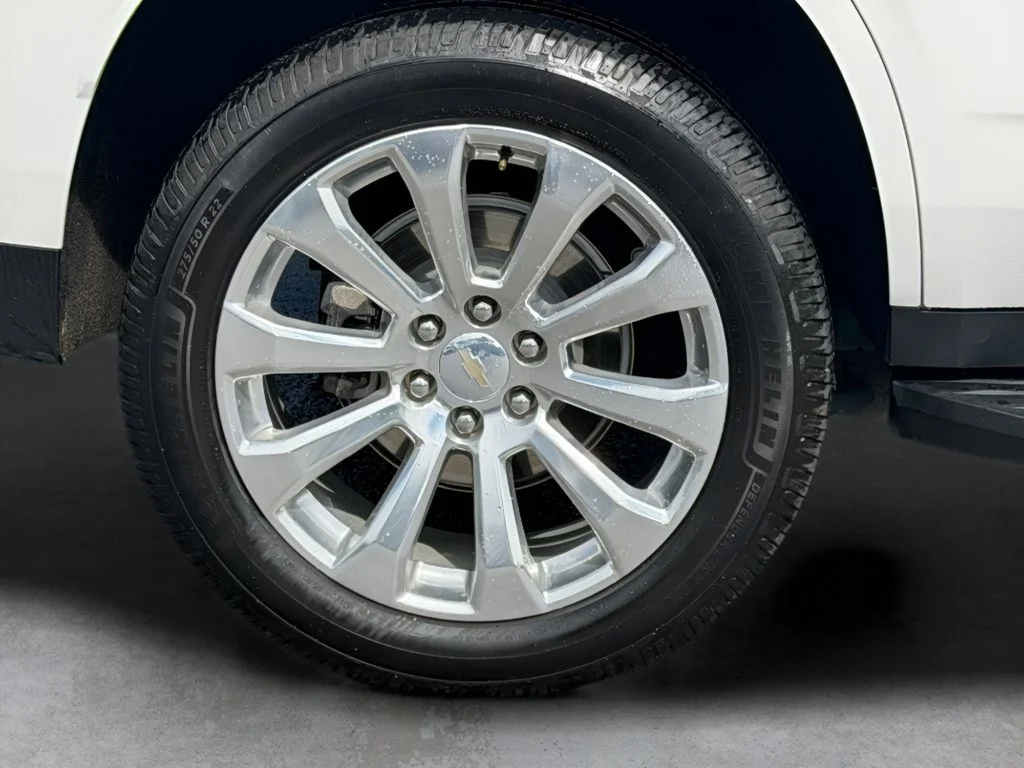 Used 2023 Iridescent Pearl Tricoat Chevrolet Premier image 9