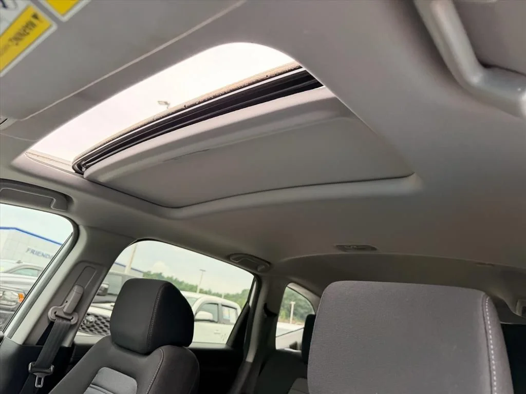 Used 2019  Honda EX image 18