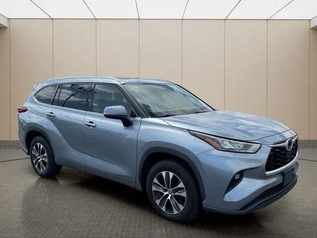 Used 2020 Blue Toyota XLE image 2