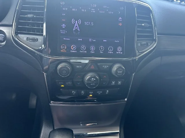 Used 2020 White Jeep Altitude image 20