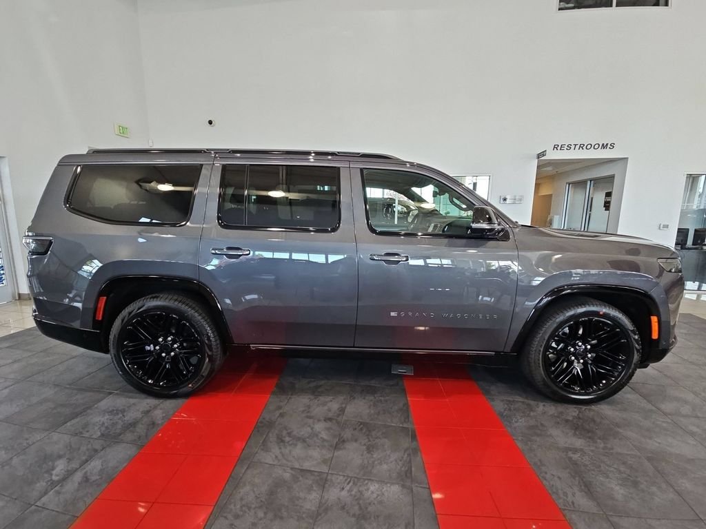 New 2026 Baltic-Gray Metallic Clear-Coat Exterior Paint Jeep Limited Reserve image 7
