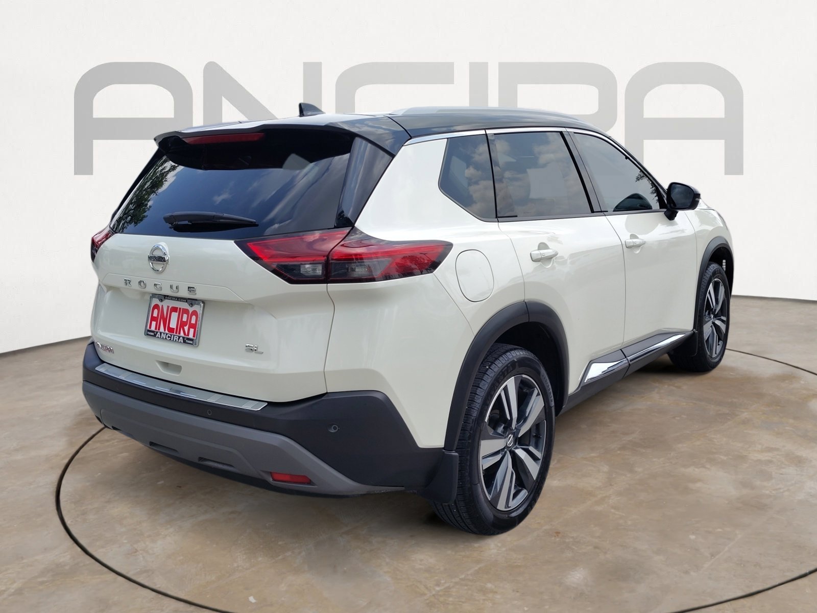 Used 2021 Pearl White Tricoat/Super Black Nissan SL image 13