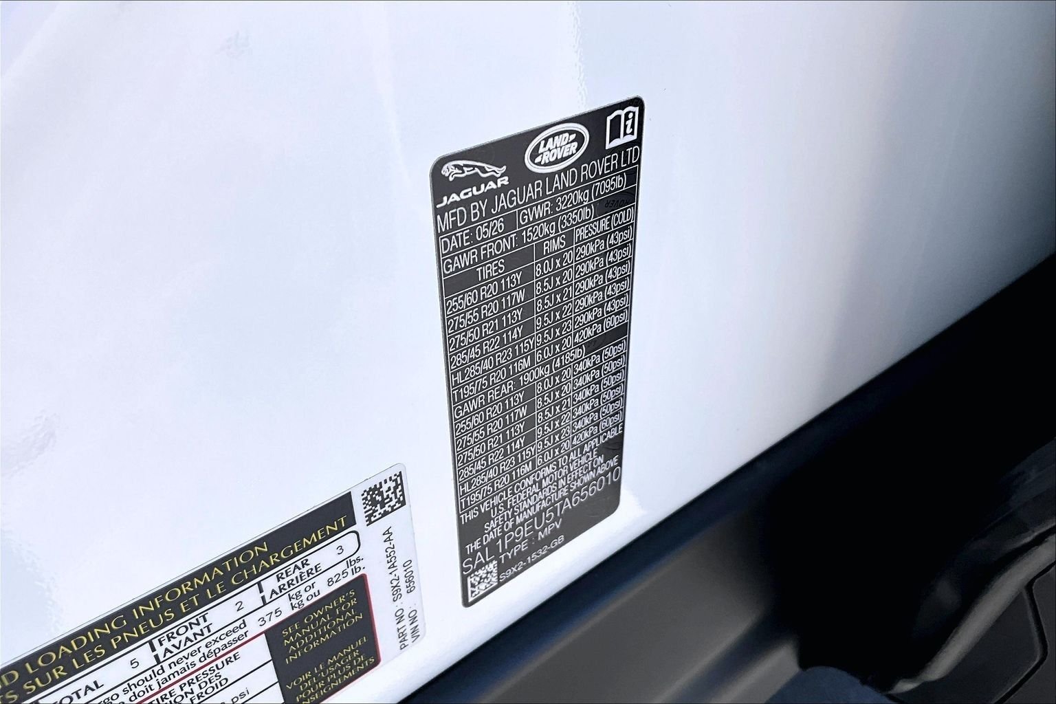 New 2026 Fuji White Land Rover SE image 13