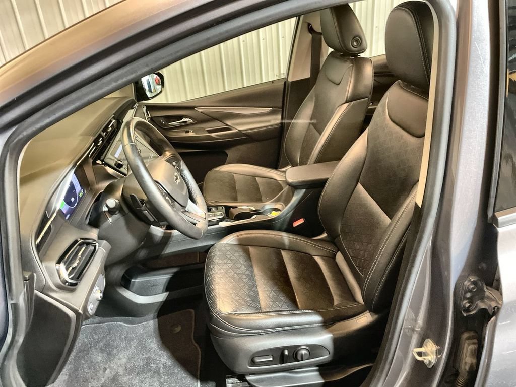 Used 2022 GRAY GHOST METALLIC Chevrolet 2LT image 18