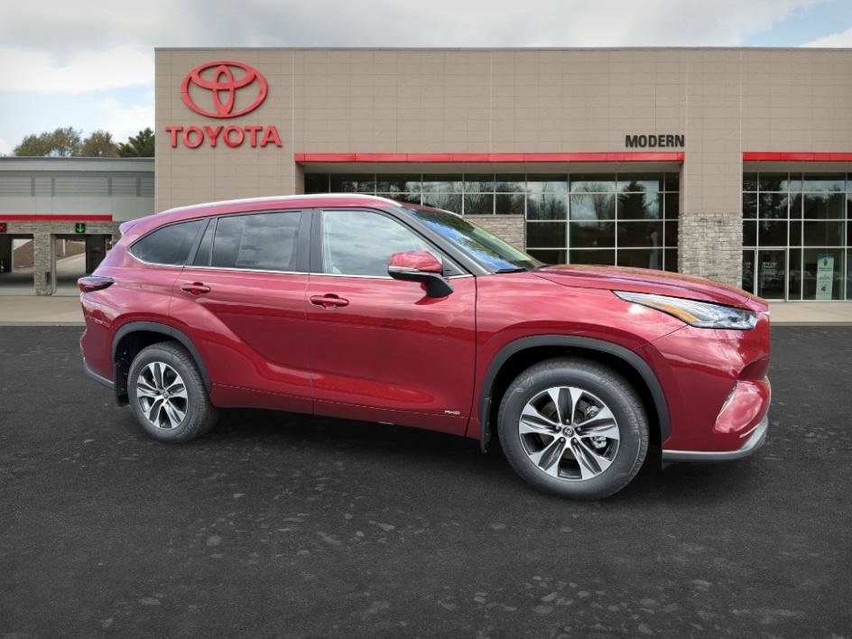 New 2026 Ruby Flare Pearl Toyota Hybrid XLE image 3