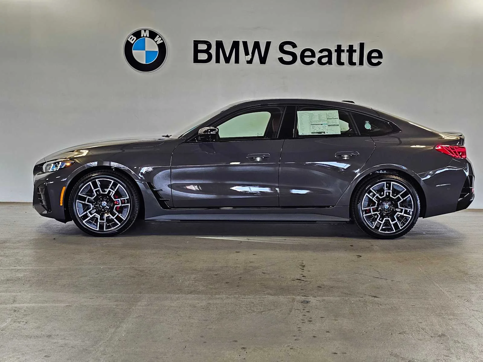 New 2026 Dravit Grey Metallic BMW xDrive40 image 3