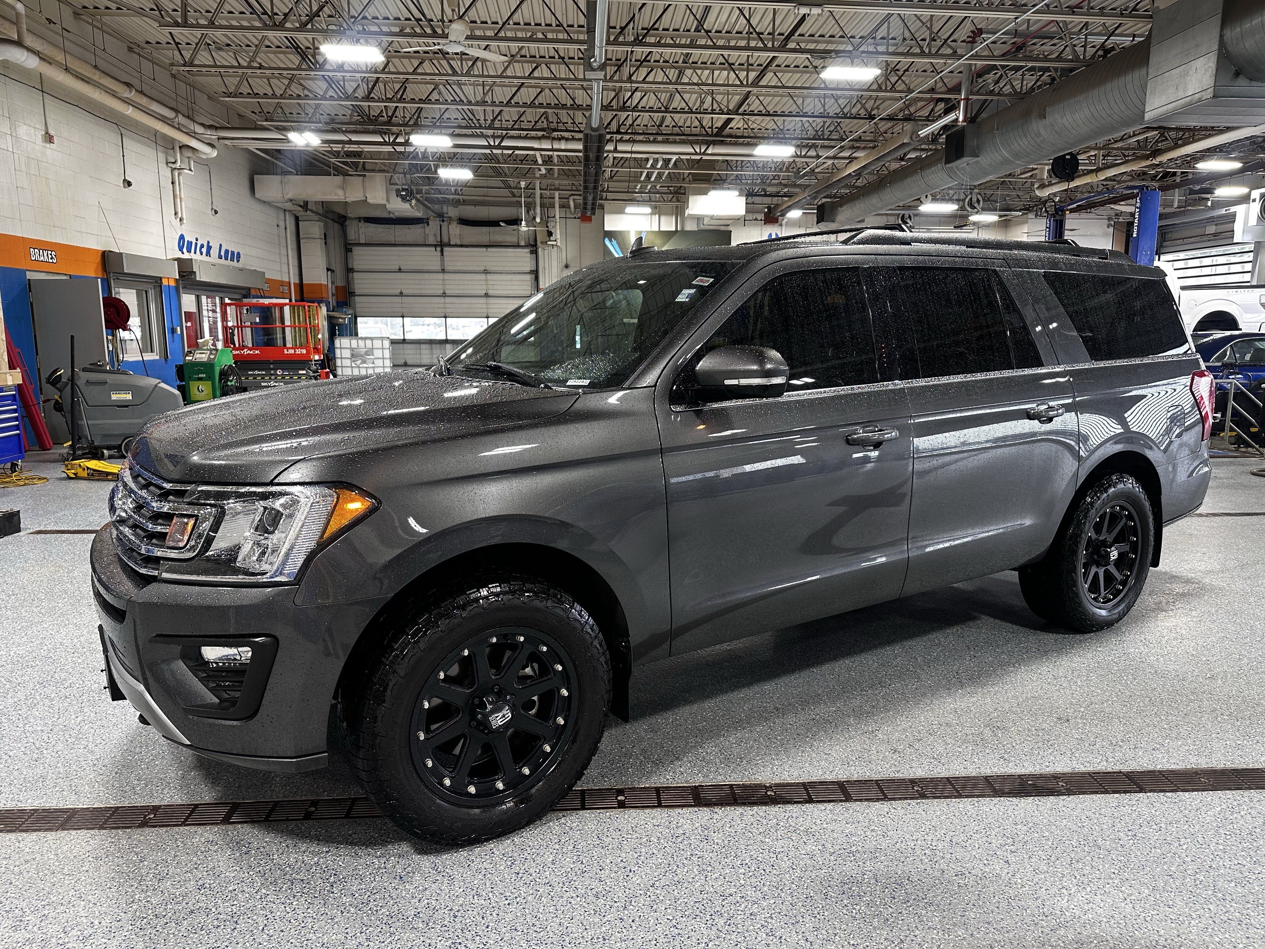 Used 2018 Magnetic Metallic Ford XLT image 2