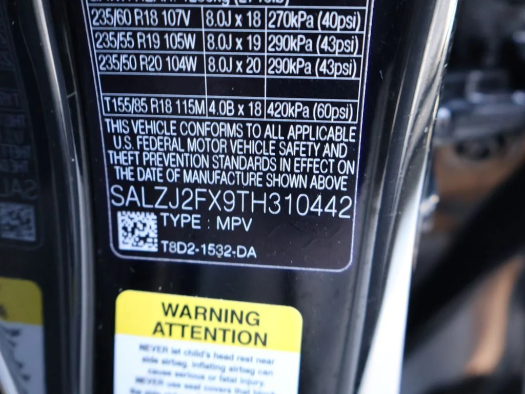 Used 2026 Santorini Black Metallic Land Rover S image 39