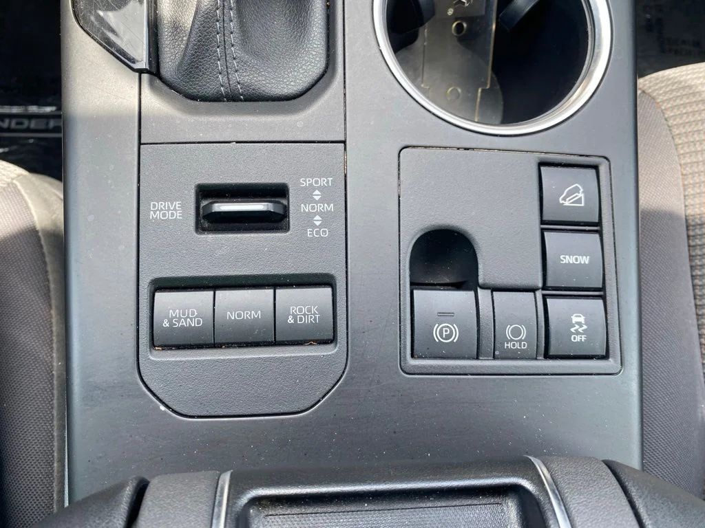 2023 Toyota Highlander LE - Photo 26
