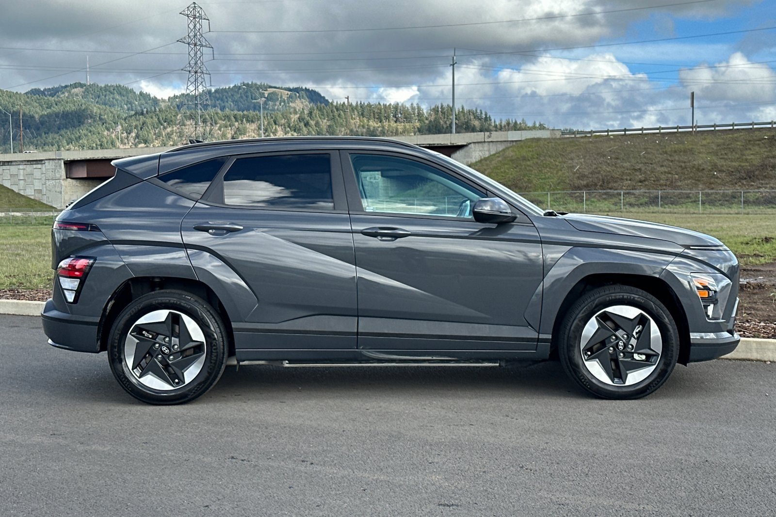 Used 2024 Hyundai Kona EV SEL with VIN KM8HC3A6XRU011152 for sale in Eugene, OR