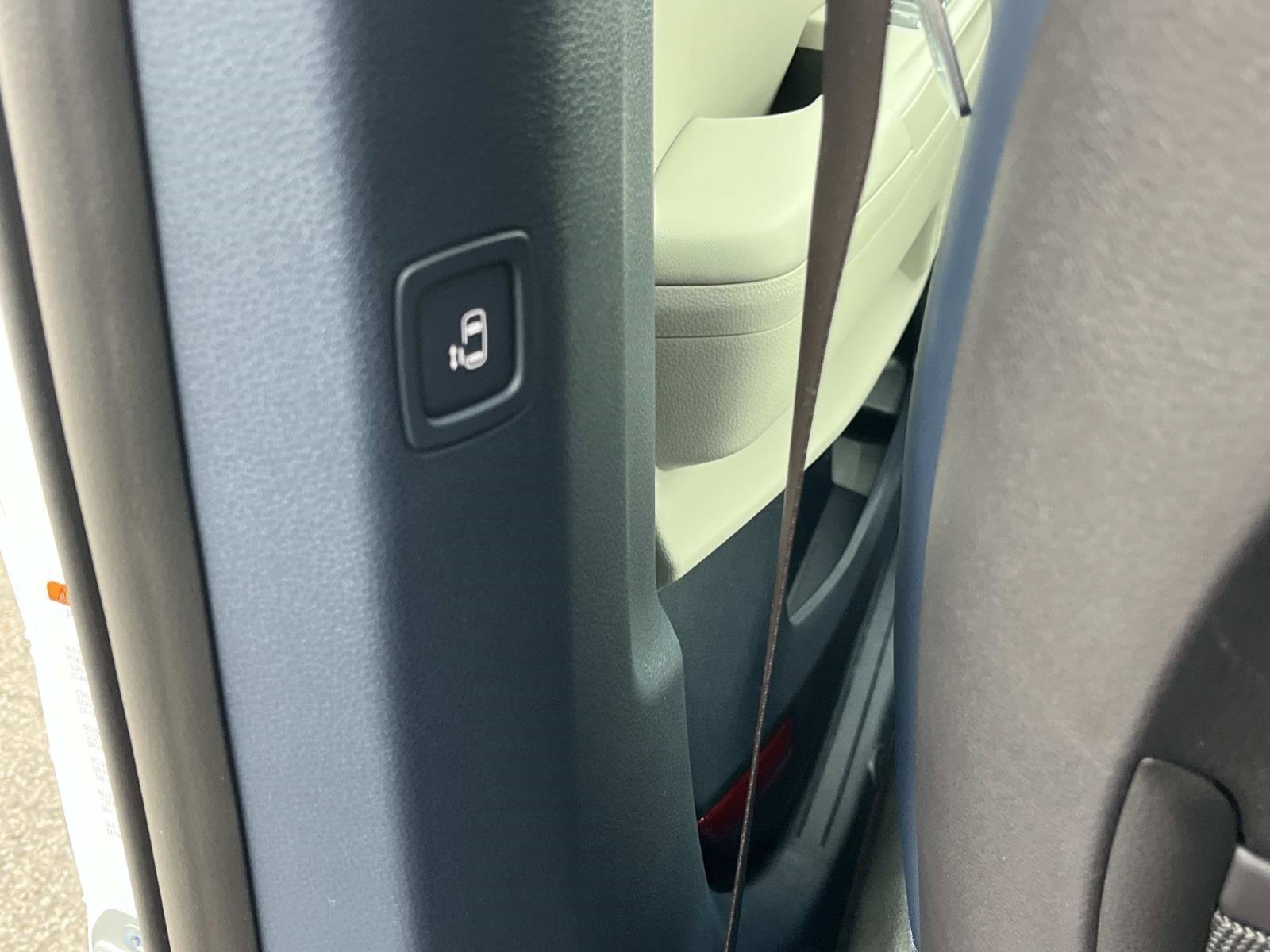 New 2026 Snow White Pearl Kia EX image 19