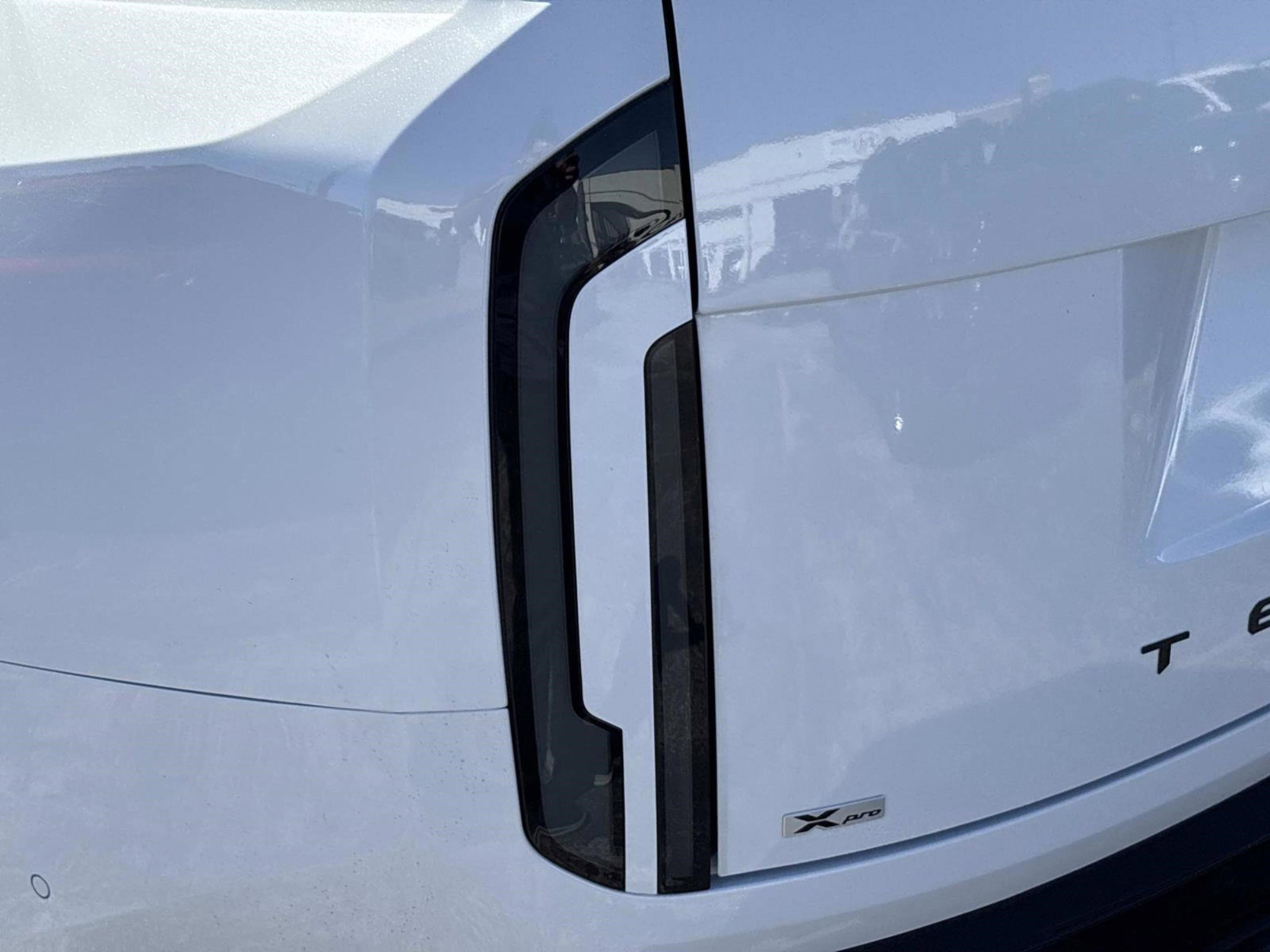 New 2027 Glacial White Pearl Kia X-Pro SX-Prestige image 11