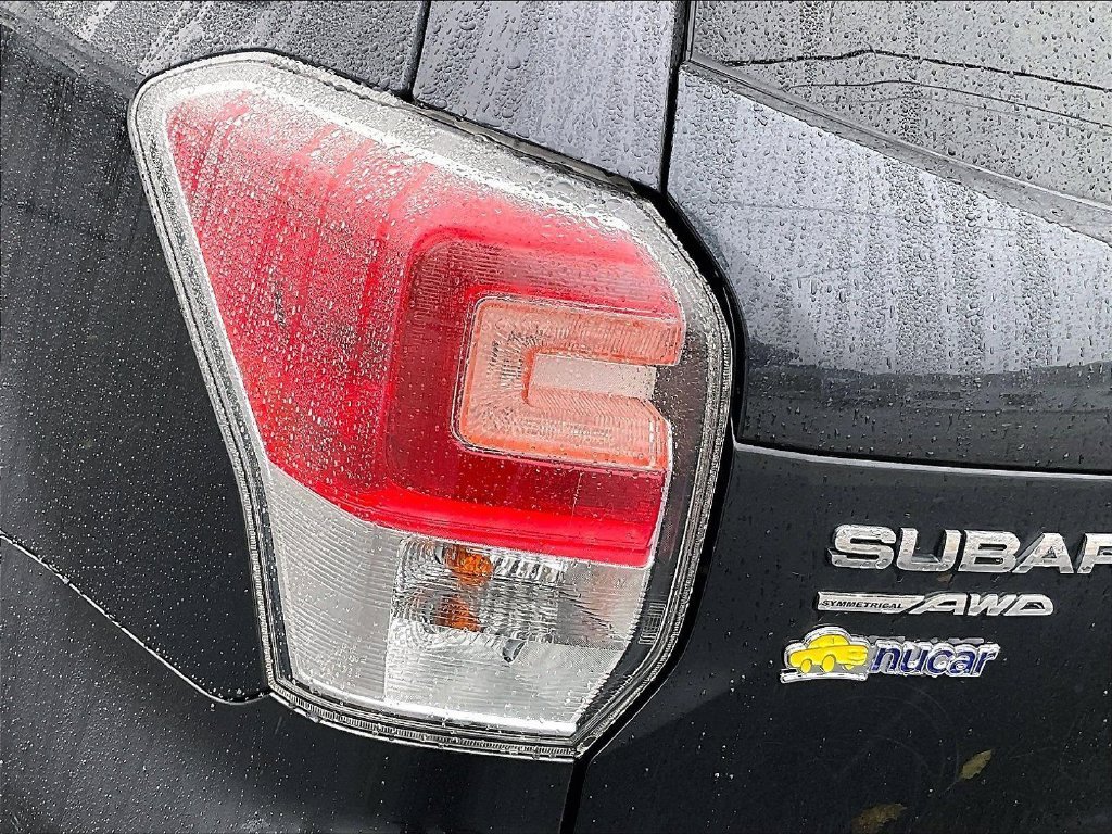 Used 2018 Gray Subaru 2.5i Premium image 32