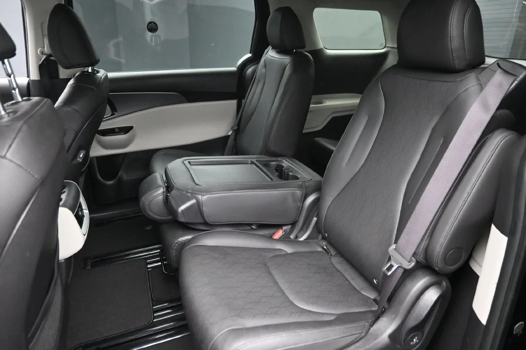 Used 2024 Black Kia LX image 14