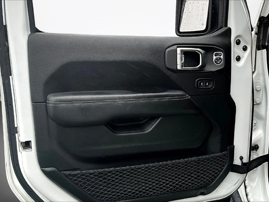 Used 2019 White Jeep Unlimited Rubicon image 22