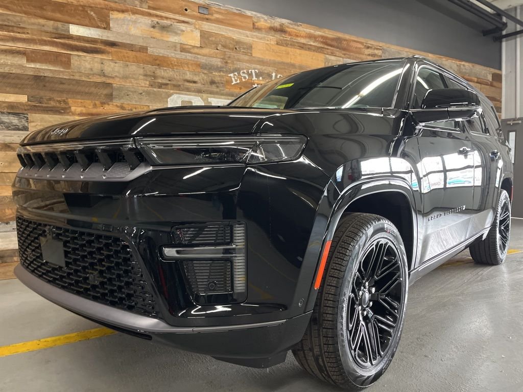New 2026 High Gloss Black Exterior Paint Jeep Limited Reserve image 17