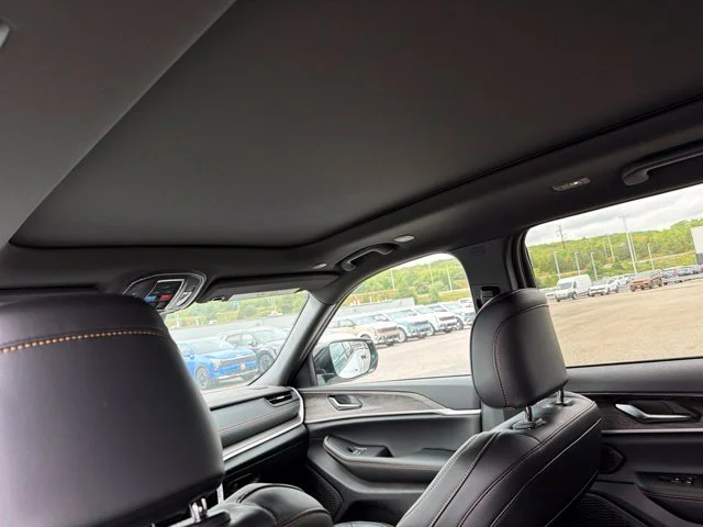 New 2026 White Jeep  image 9