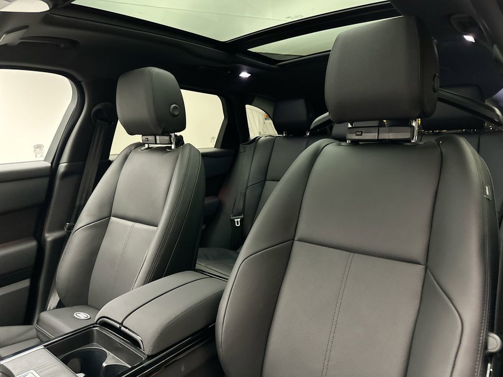 Used 2026 Santorini Black Metallic Land Rover Dynamic SE image 9