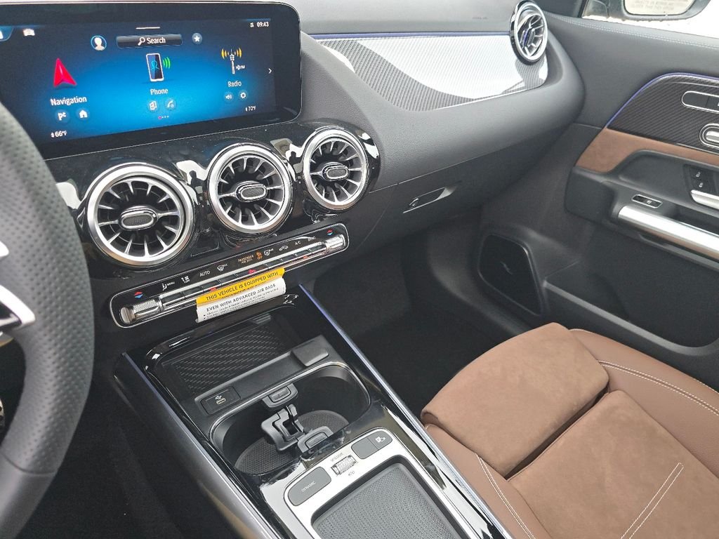New 2026 MANUFAKTUR Alpine Grey Mercedes-Benz GLA 35 AMG® image 30
