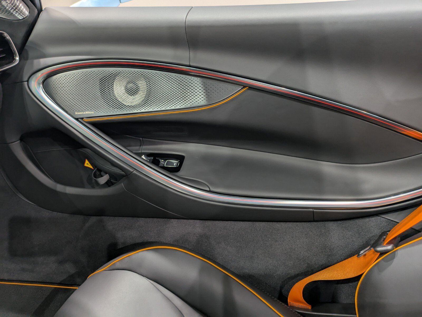 Used 2025 MSO Muriwai White McLaren TechLux Spider image 17