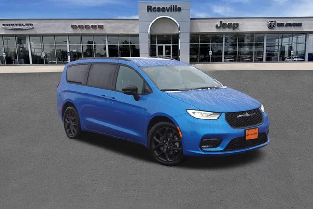 2026 Chrysler Pacifica Select AWD's photo