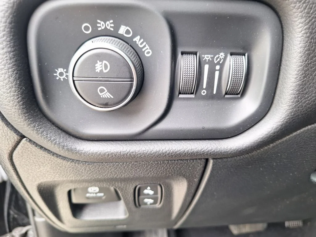 Used 2025 Black Ram Laramie image 12