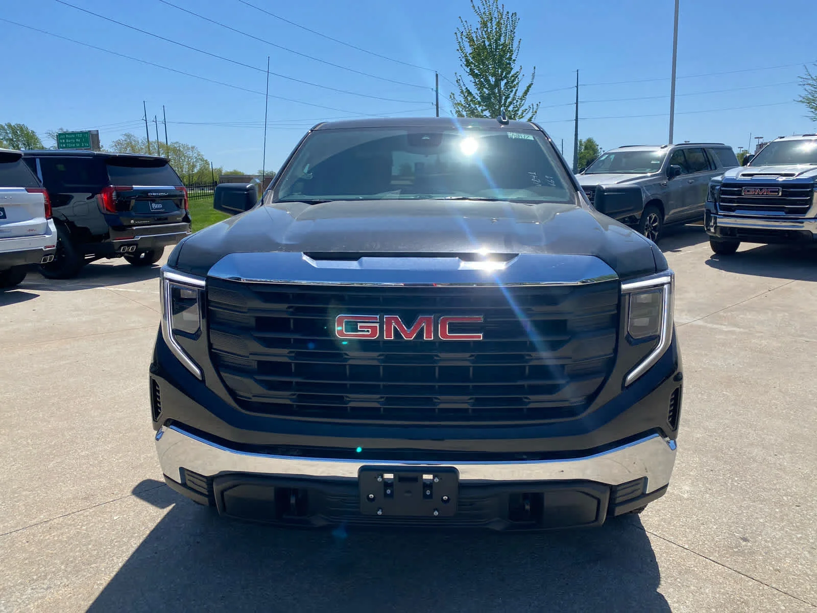 New 2026 Onyx Black GMC Pro image 3
