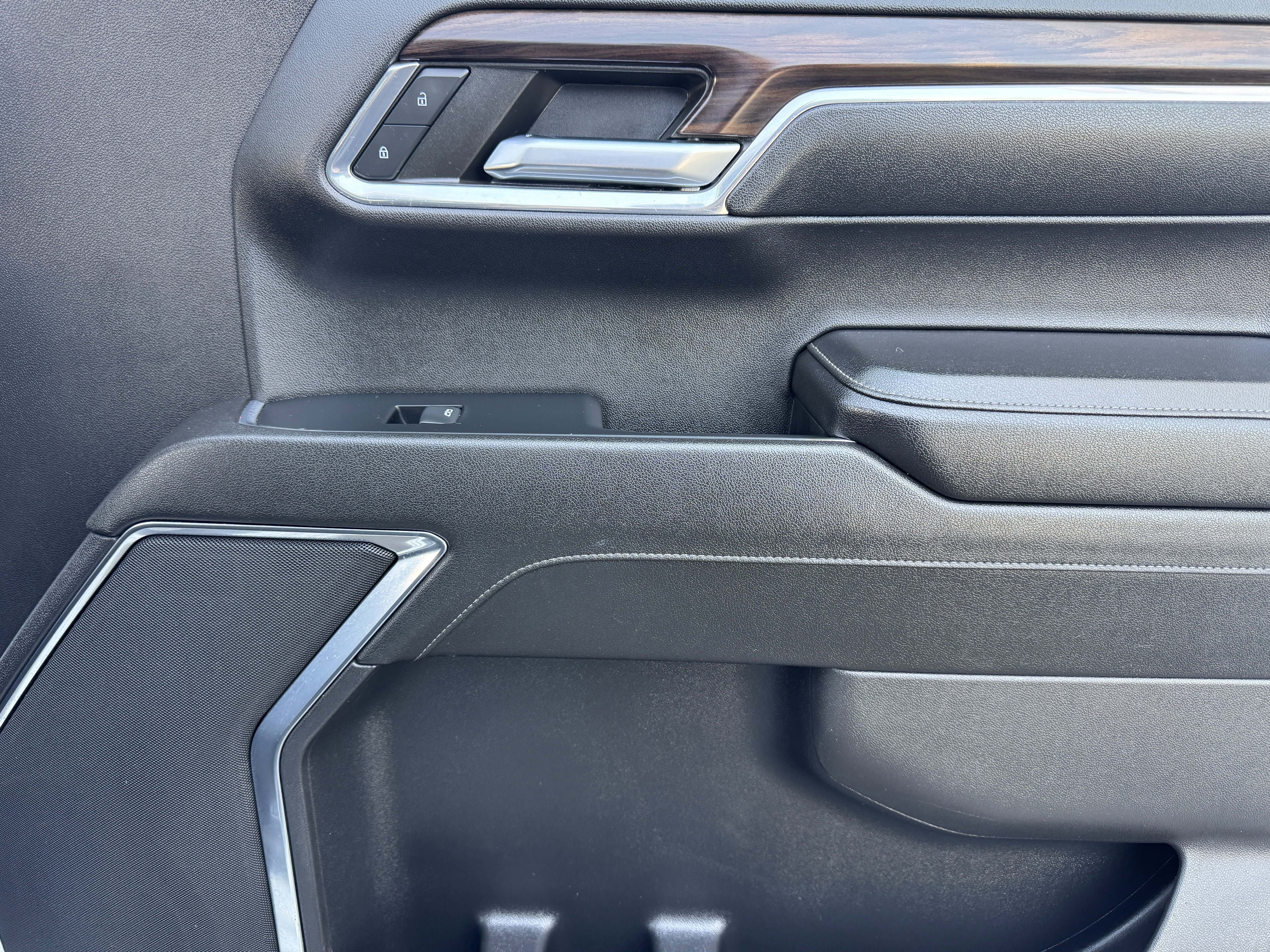 2024 GMC Sierra 1500 SLT - Photo 23